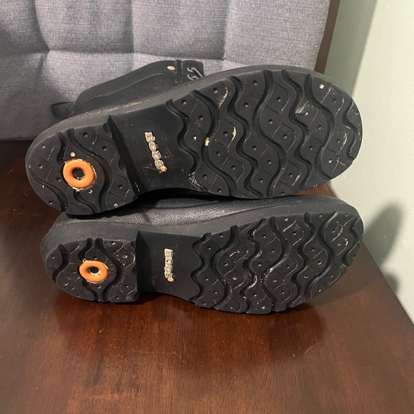 Size 7 BOGS rain boots - Picture 7 of 9